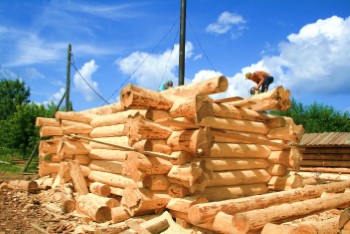 Cрубы из оцилиндрованного бревна